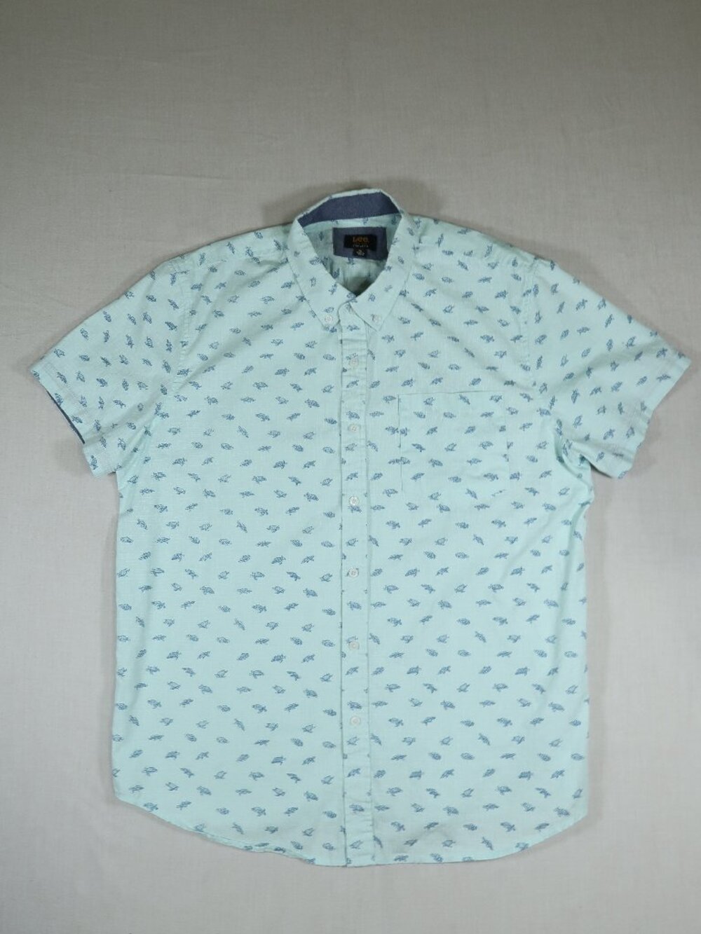 Lee Men’s Turtle Print Short Sleeve Button-Up Shirt XL